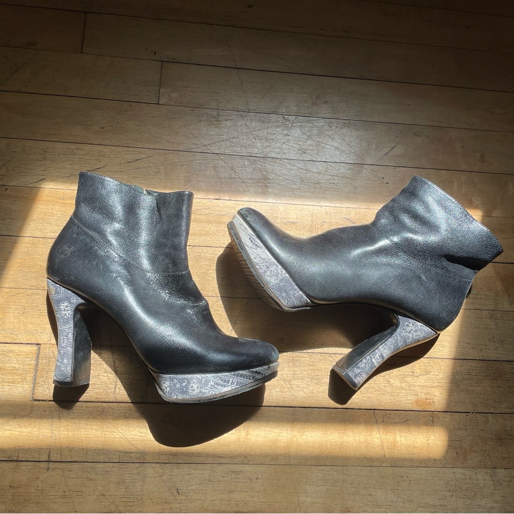 John Fluevog “Miracle Platform Shakti” Boot - Size 10.5